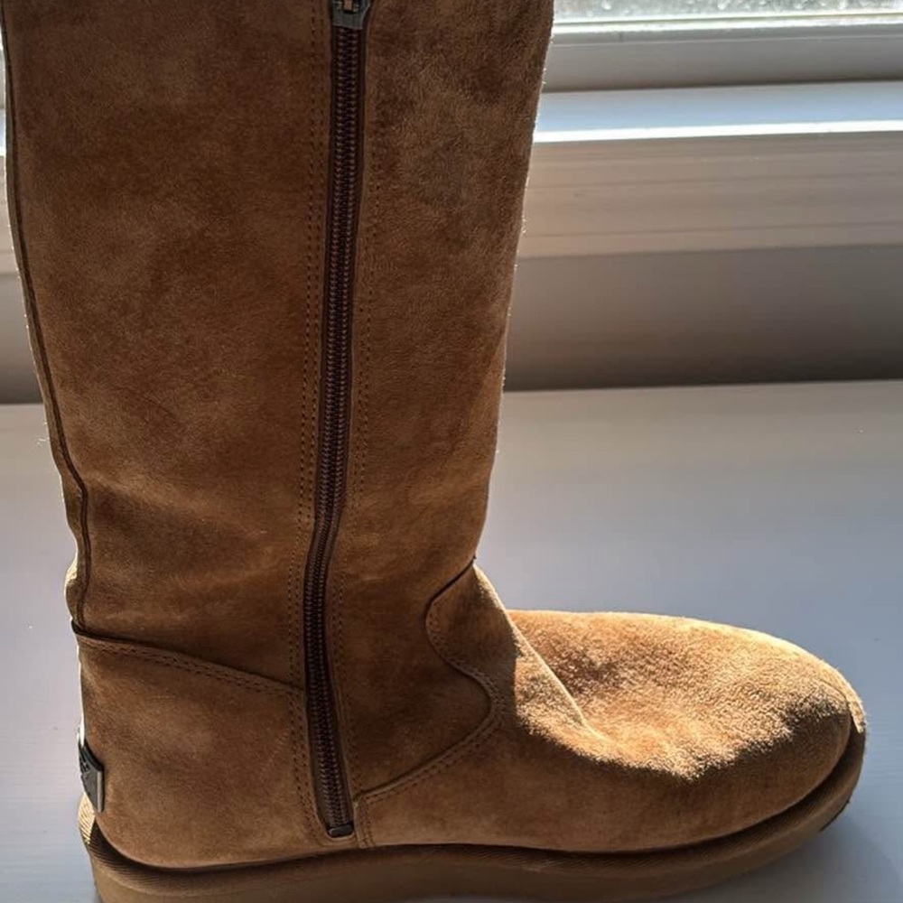 Ugg 2 tall - worn 3x like new